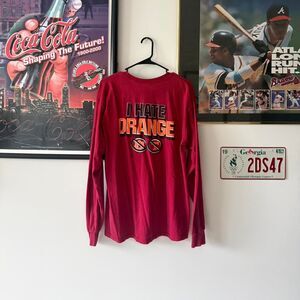 Gildan Men's Red and Burgundy T-shirt